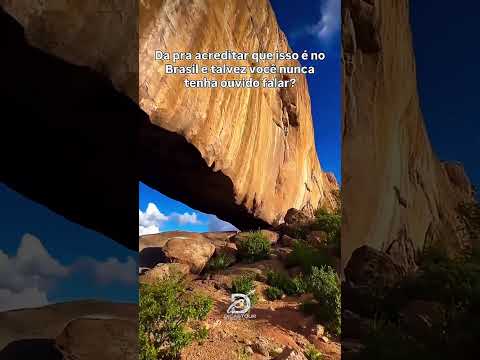 🌄 Já conhece a impressionante Pedra Furada em Venturosa, PE?🎒✨ Segue @dicastourbrasil