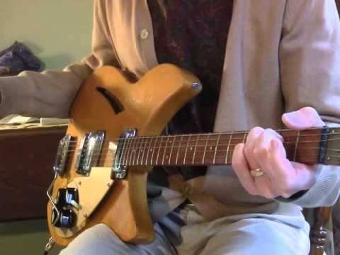 The Smiths: "I Know It's Over" (lesson) 1966 Rickenbacker, Vox AC30, & Roland JC amps