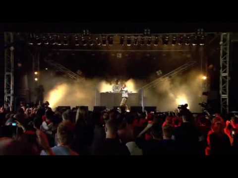 Tinchy Stryder - Mainstream Money [Live at BBC Radio 1's Big Weekend]