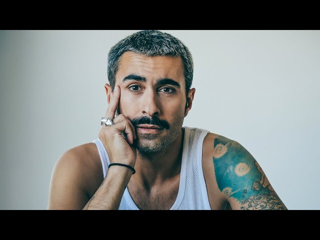 Vídeo relacionado con Amoratado: Metamorfosis del nudo al lazo (No ficción)