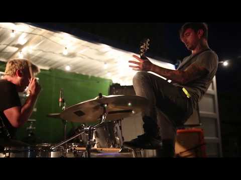 Closet Disco Queen - Délicieux (live in Lille / tour video)