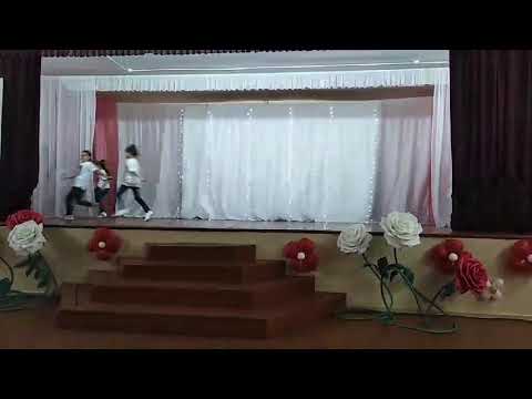 Танец под песню 'Моя мама круче всех!'