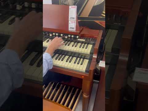 New #hammondorgan XK5 and #lesliespeaker 3300 on display!