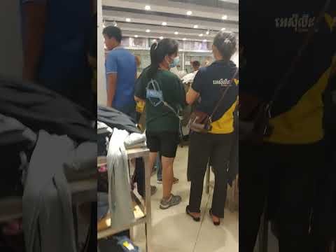 people shopping while it 70% discount