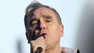 Las Fallas acaban con un Morrissey "en estado catatónico" y la suspensión de su concierto
