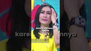 Download lagu Iis Dahlia Tanggapi Salsha Cium Bibir Suami saat Sungkeman, Emang Kenapa? #shortsyoutube mp3