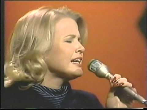 La Costa Tucker "Lovin' Somebody on a Rainy Night" Live on Pop! Goes the Country