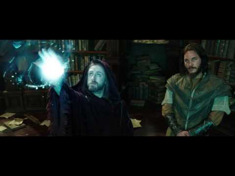 Warcraft | Filmklipp | "Medivh Finds Khadgar Snooping"