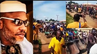 🚨 Massive Unrest in Abuja as Wheelbarrow Pushers & Okada Riders Protest for Nnamdi Kanu! 😱🇳🇬 #mnk