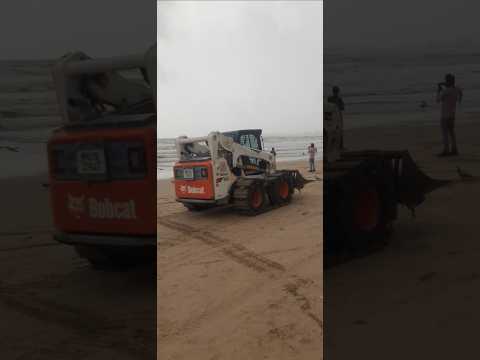 #beach #nature #mumbai #love #bollywood #juhu #tractor #bulldozer #mahindra #komatsu #machine #tyre