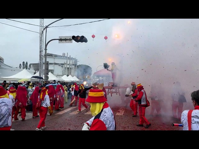 Taitung celebrates Lantern Festival with fire crackers and parades