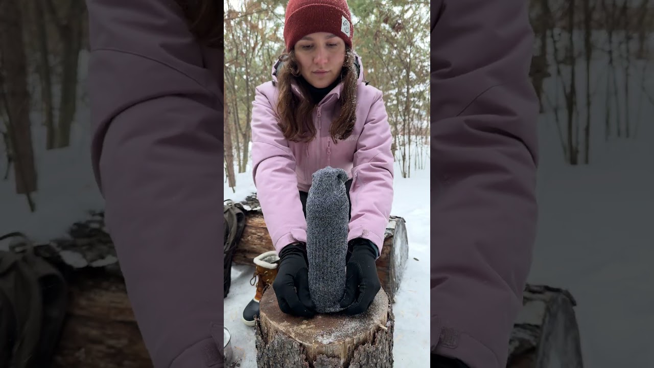 This GIRL knows how to Survive Winter! ❄️🔥#camping #survival #bushcraft #outdoors #lifehack