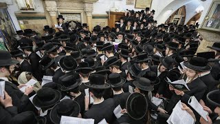 חסידי בויאן קורעים שערי שמים בתפילה במירון | Boyan Hasidim at the prayer event in Meron