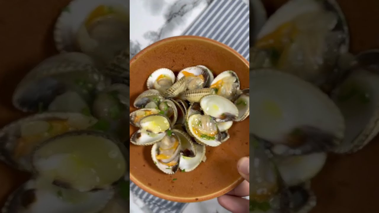 Berberechos en salsa verde: la receta gallega con vino  ALBARIÑO