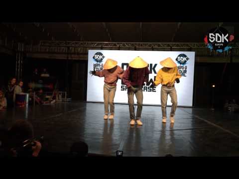 DANCING STRAWHATS  - SDK.EUROPE 2015