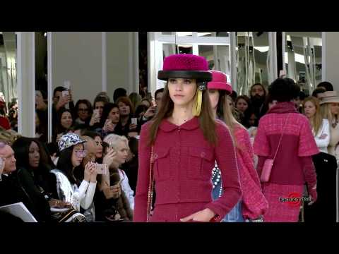 CHANEL Fall-Winter 2016/17 Collection Runway Show @ PFW - Paris Fashion Week
