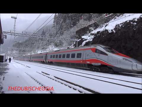 FRECCIARGENTO E LE SBB Re 4/4 e Re 6/6 IN TRANSITO CON NEVE A WASSEN (CH) 24 - 4 - 2016