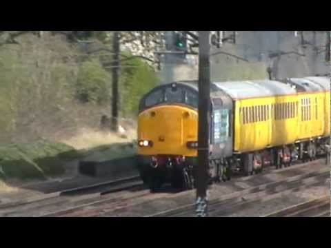 Mail Networkers and DRS 37605 & 37601 top and tail the Network Rail test train 11/04/2012