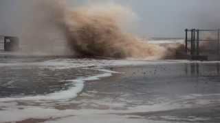 preview picture of video 'Esplanade Waves at Sidmouth 5/Feb/2014'