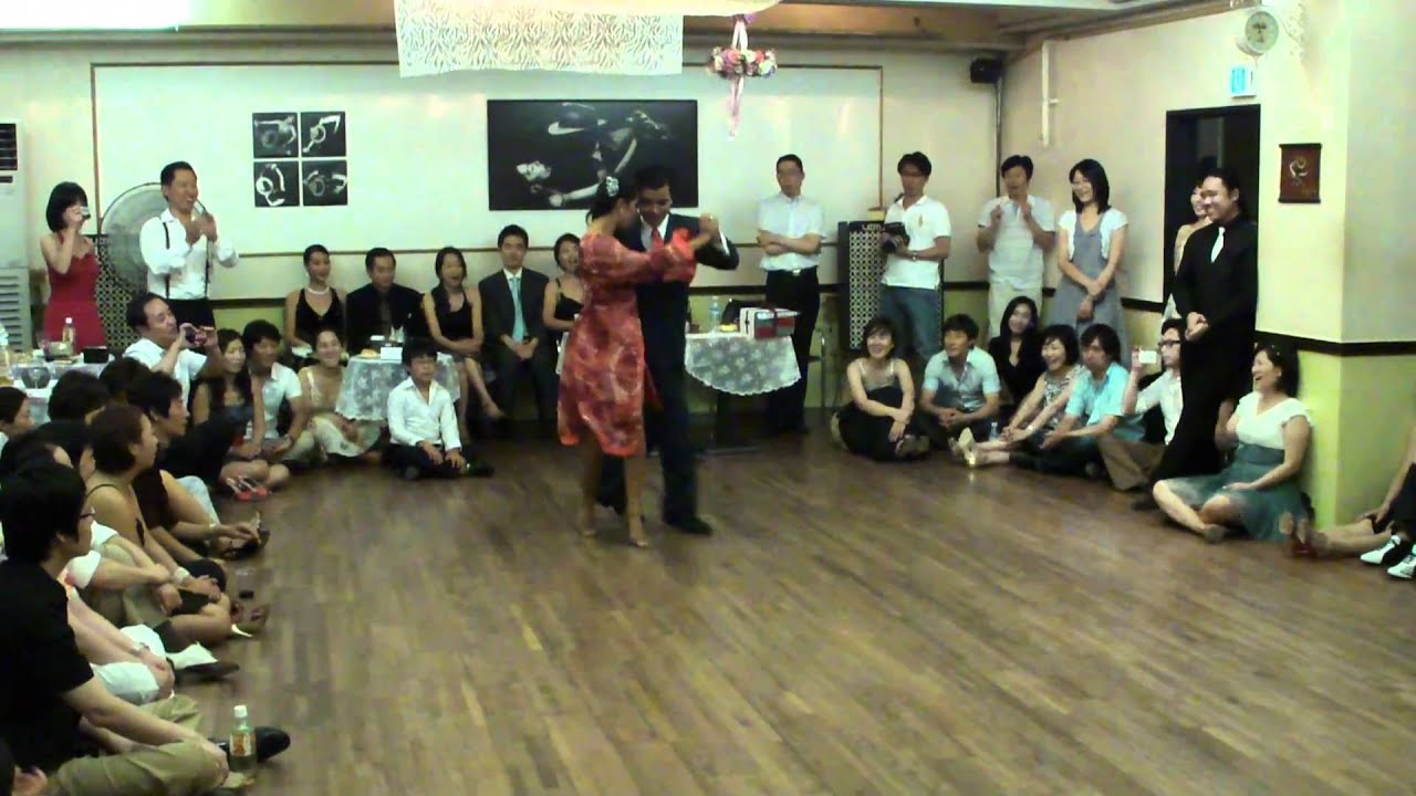 Roxana Suarez & Sebastian Achaval ~~~ Milonga.