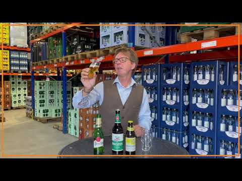 Biersommelier Matthias Kliemt verkostet stark hopfenhaltige Biere.