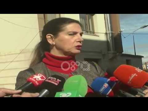 Ora News -  Protestat/ Reagimi i ministres Kumbaro për artistin Ndrenika: Duhet të flas me të