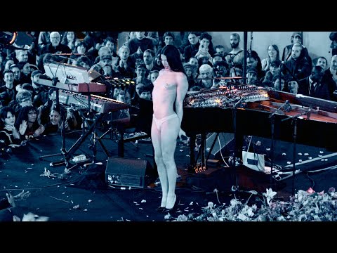 Arca - The Light Comes in the Name Of the Voice (Live)