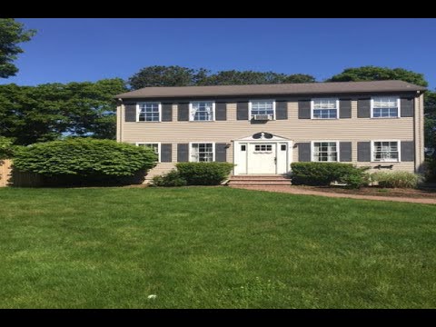 4 Dover Ln, Bourne, MA 02532