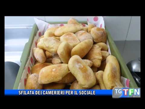 Sfilata dei camerieri per il sociale