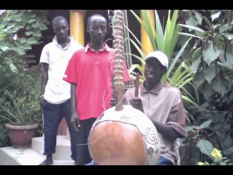 Sekou and Ousman - Brief introduction to the Kora instrument