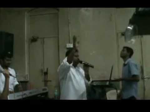Malayalam Christian Song-Enikkayi karuthunnavan Bhaarangal vahikkunnavan-vt church
