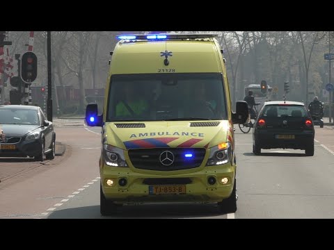 Verschillende Ambulances met spoed in Oss