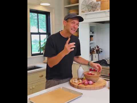 Roasted tomato pasta is both delicious and simple ! Perfect summertime recipe