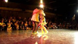 Julio Balamaceda y Corina De La Rosa - una milongita en Practica X en La Viru