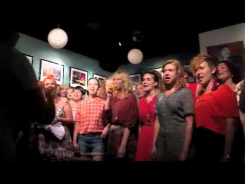 Slynkören på L'assassino -- Home