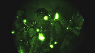 Přilby do vrtulníků, noční vidění. Armáda chystá nákupy za čtvrt miliardy