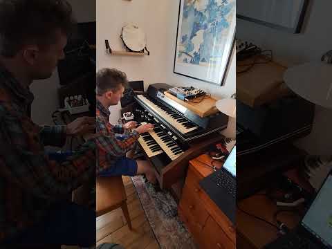 Billie's Bounce on Hammond L122 (1968 tonewheel organ)
