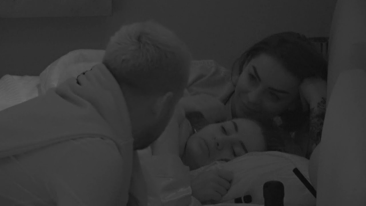 Luizi i këndon, Kiarën e zë gjumi