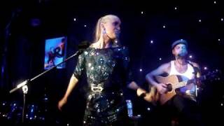 Agnes chante Sometimes I Forget - concert Lille