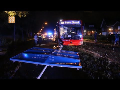 Botsing tussen lijnbus en auto in Uithoorn - 0297.nl