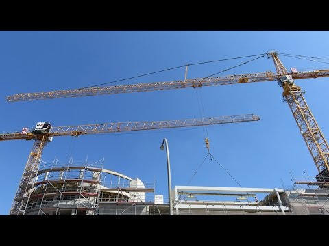 Soeren66 - Turmdrehkran LIEBHERR 630 EC-H hebt Betonfertigteile