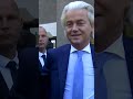 Koe verstoort interview Wilders: 'Gaat het?!' | #Shorts