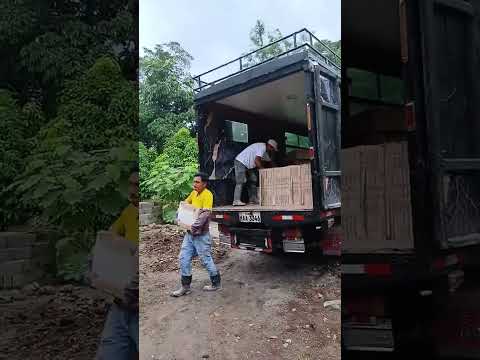ENTREGA DE PORCELANATO EN LA CIUDAD DE ARCHIDONA PROVINCIA DE NAPO