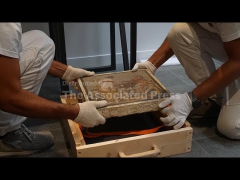 Mosaico erótico robado por un capitán nazi regresa a Pompeya