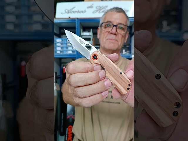 Vídeo relacionado con HONZIN 2 en 1 Navaja Plegable Multiherramienta 3Cr13 Cuchillo de Bolsillo de Acero Inoxidable, Navajas de Rescate con Rompevidrios Mango de Acero, Regalos (El Arco Iris)