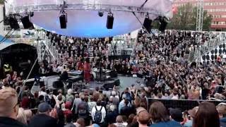 Kamasi Washington playing a solo with Thundercat at Flow 2016