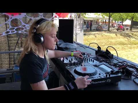 Mila Steiner (2/4)@ Ruhr in Love 2018 / Dampfhammer Floor