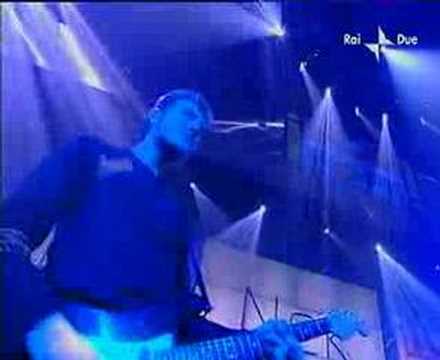 2002 - Laura Pausini & Nek - Sei Solo Tu (Live @ TOTP)