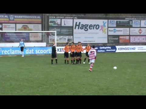 Lelystad C1 - v.v. De Meern C1 Thom geel!!! Justin trekt aan shirt!!!!.MPG