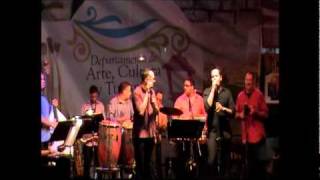 Encantigo, cantan Osvaldo Román  y Kayvan Vega